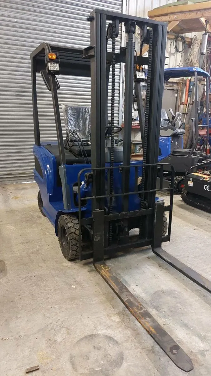 Forklift - Image 3