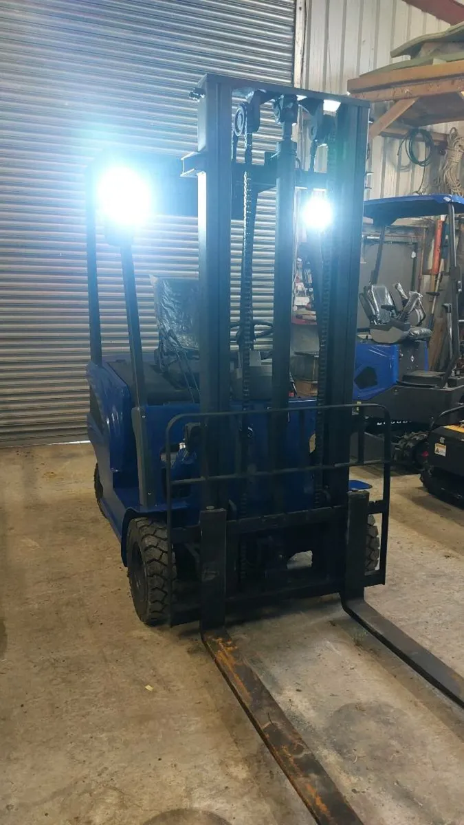 Forklift - Image 4