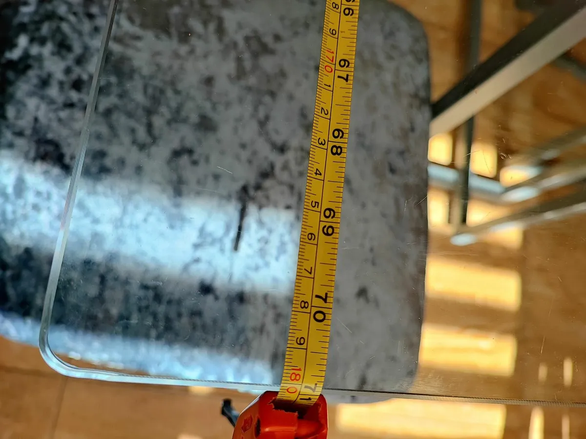 AMAZING VINTAGE dining table and chairs. - Image 3