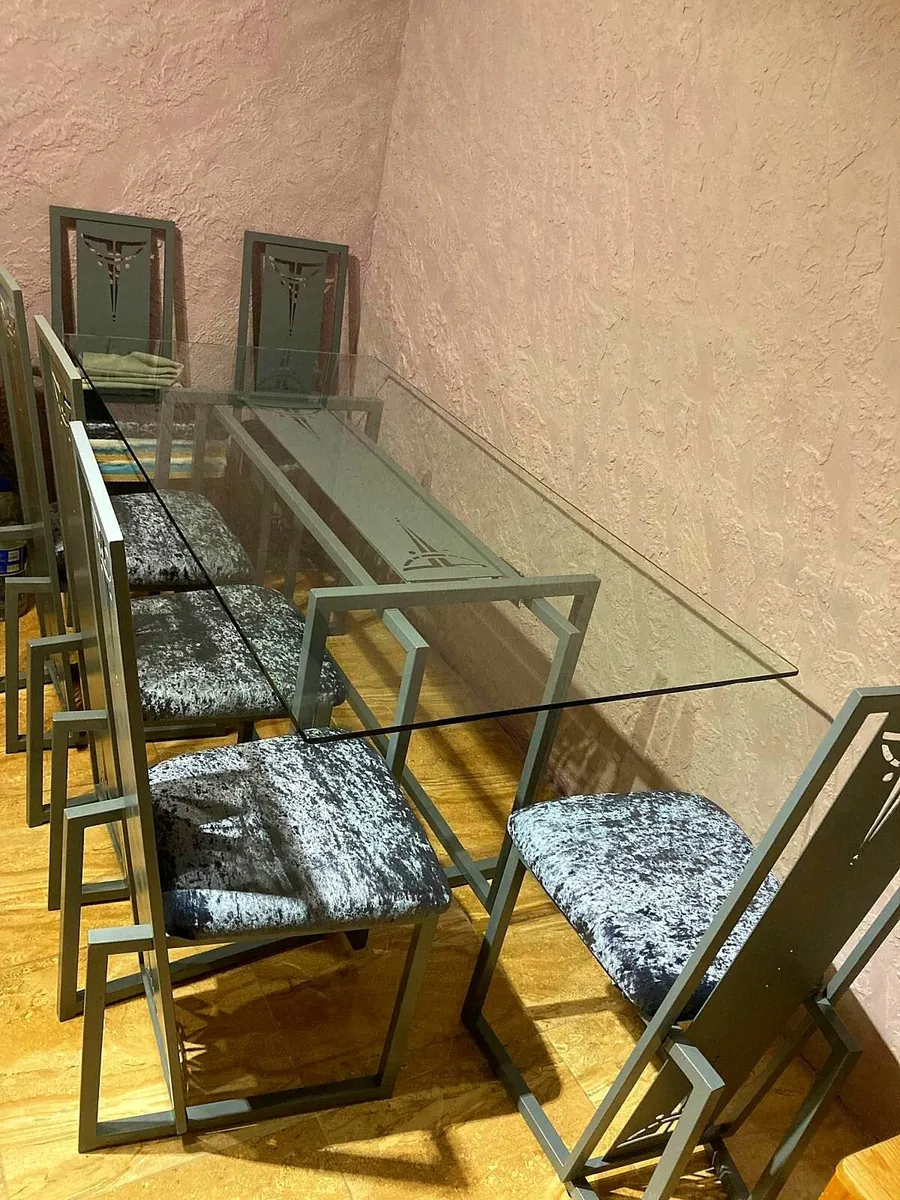 AMAZING VINTAGE dining table and chairs. - Image 1