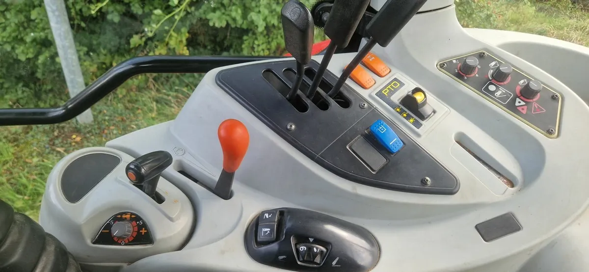 2012 Massey Ferguson 5440 - Image 2