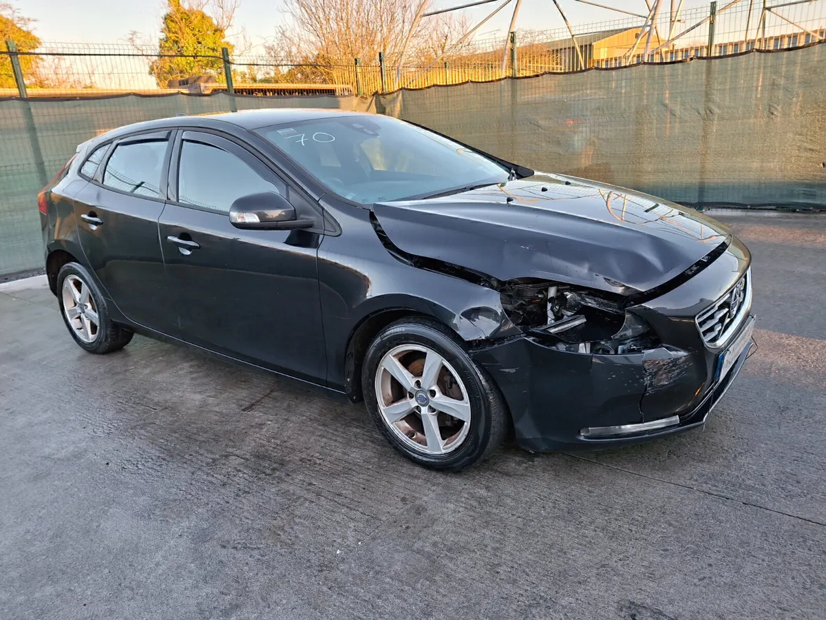 132 Volvo V40  D2 1.6L Diesel - Image 3