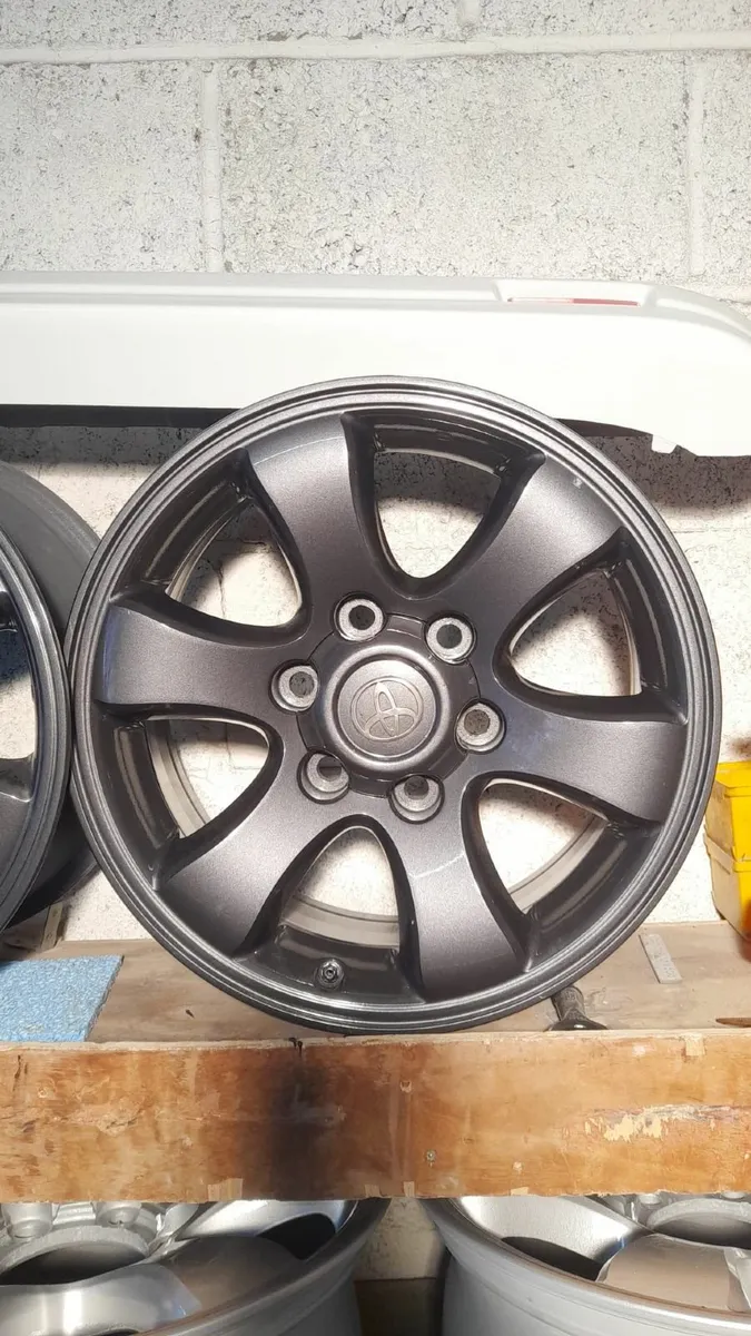 Landcruiser alloys 17 " with center caps - Image 2