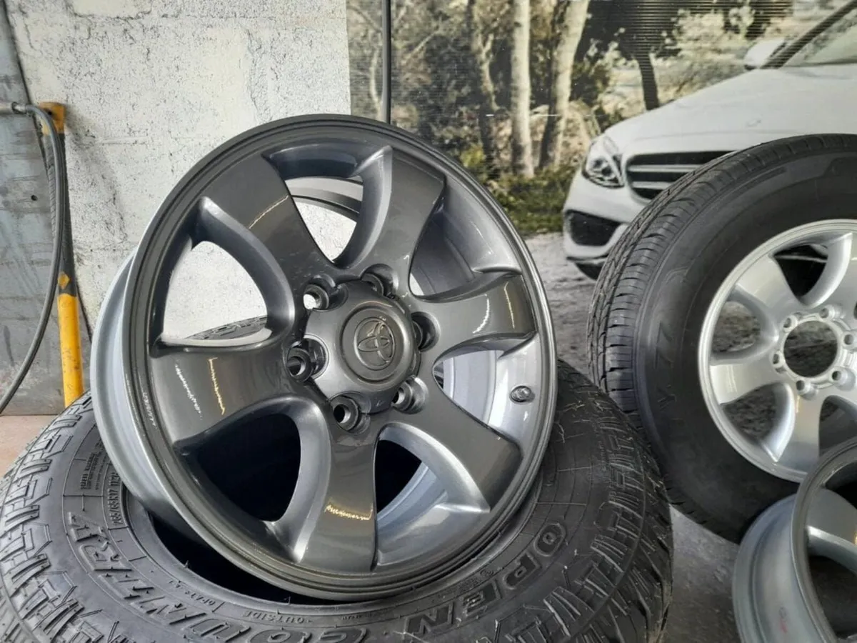 Landcruiser alloys 17 " with center caps - Image 1