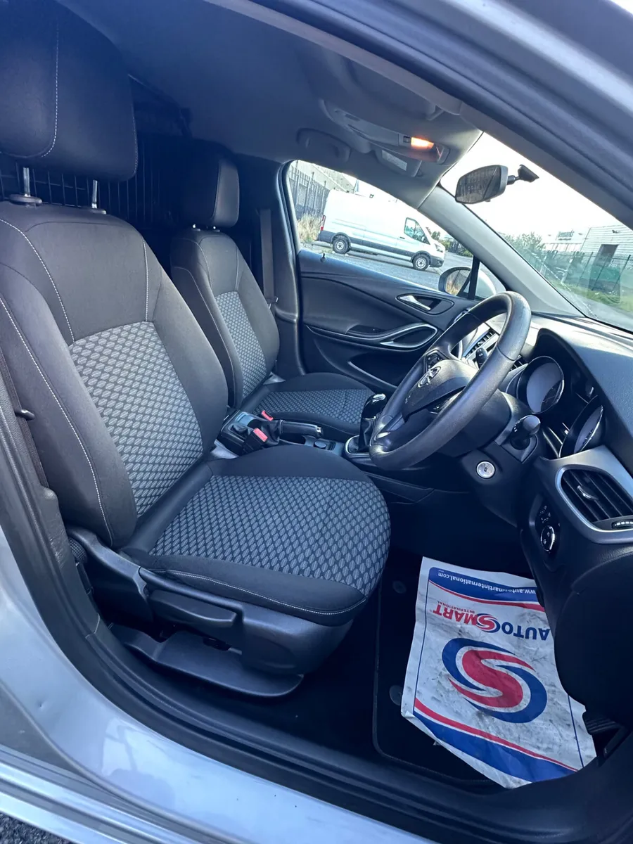 172 Opel Astra Commercial - Image 4