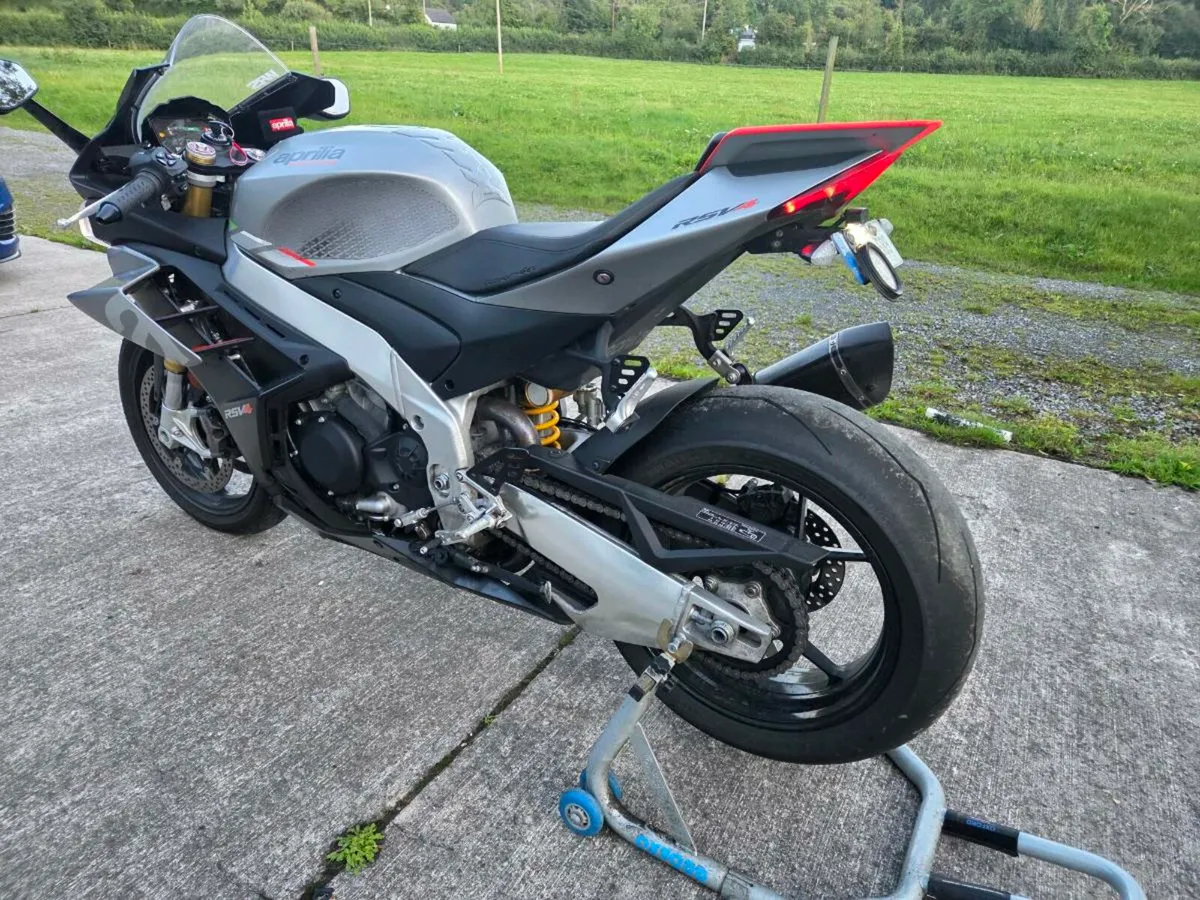 2024 Aprilia Rsv4 1100 rr - Image 4