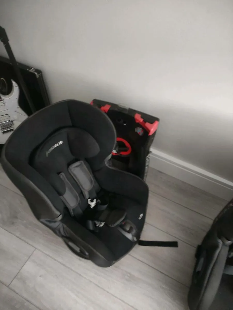 Swivel baby car seats x2 - Image 3