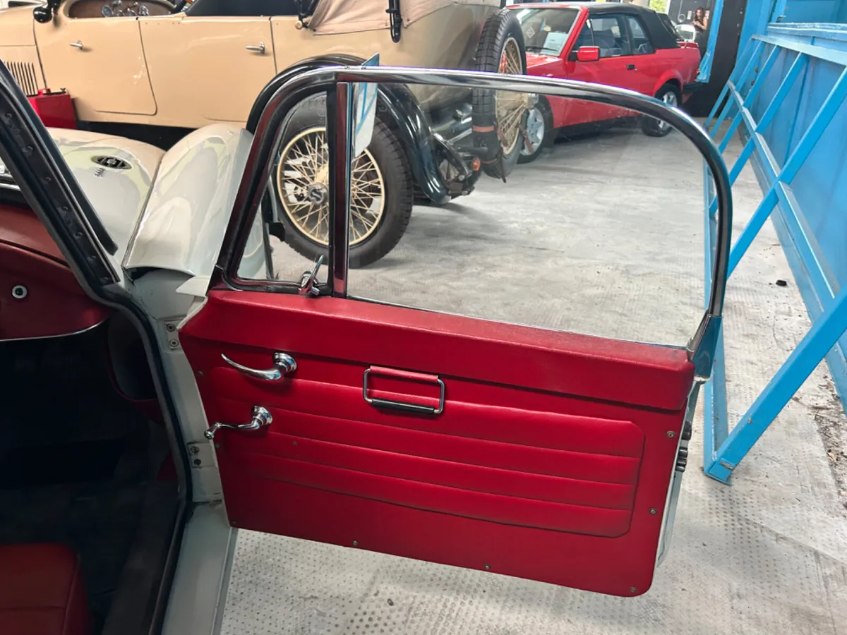 1960 Mga Coupe - Image 3