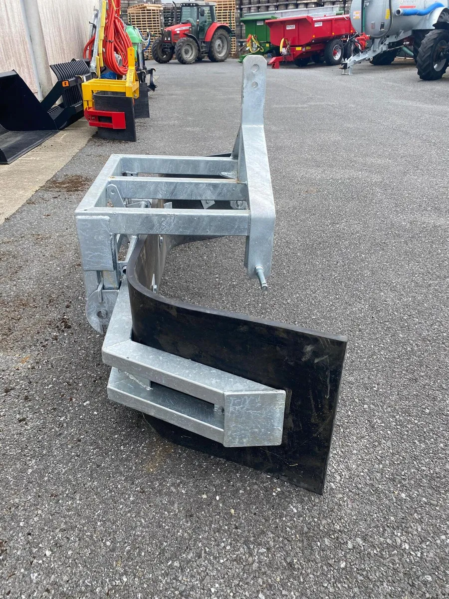 Mckenna Galvanized & Painted Yard Scrappers - Image 3