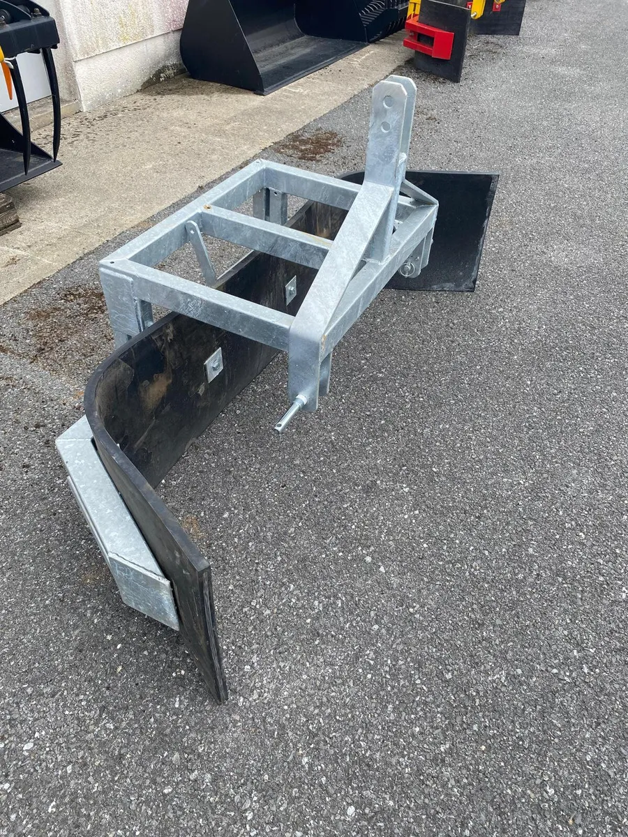 Mckenna Galvanized & Painted Yard Scrappers - Image 1