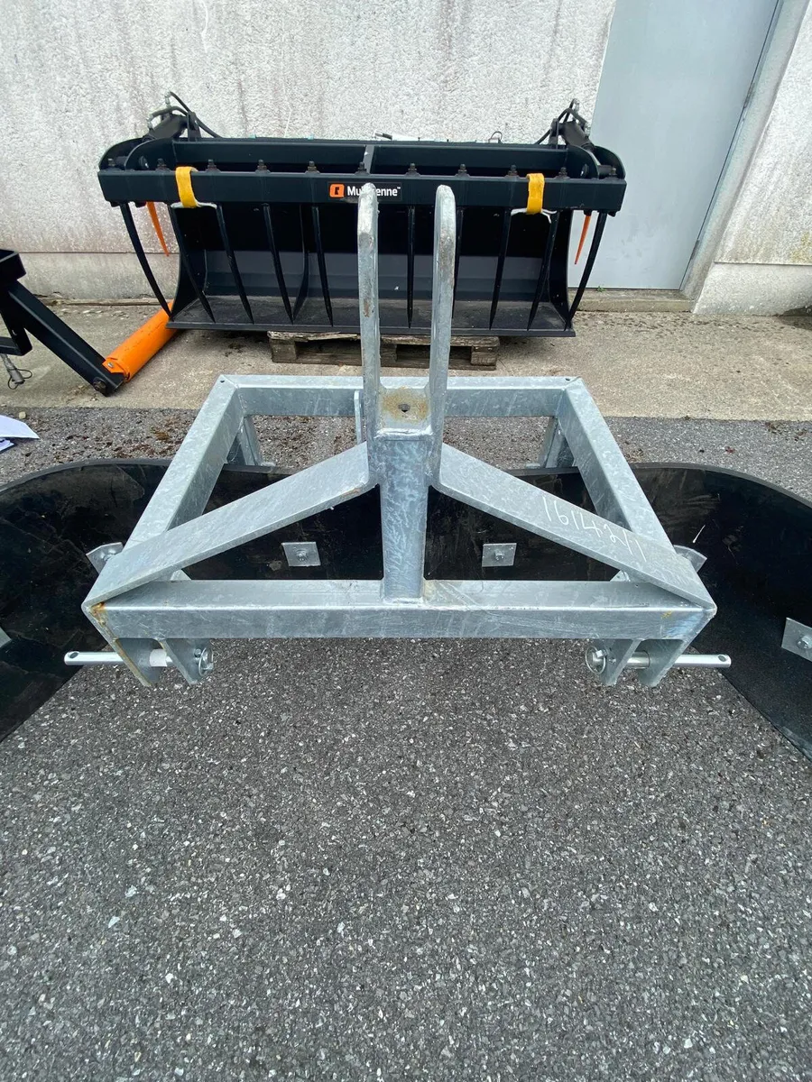 Mckenna Galvanized & Painted Yard Scrappers - Image 4