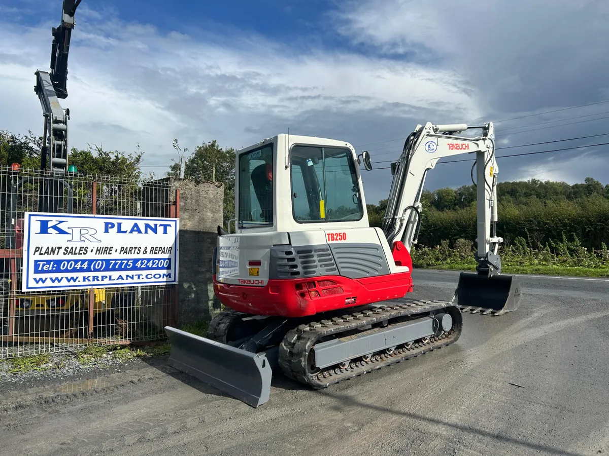 Takeuchi TB250 Year 2018 - Image 3