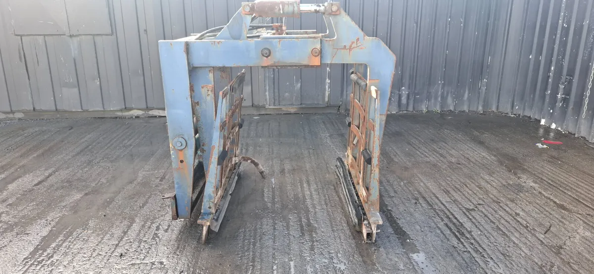Blue Block Grab to suit forklift - Image 1
