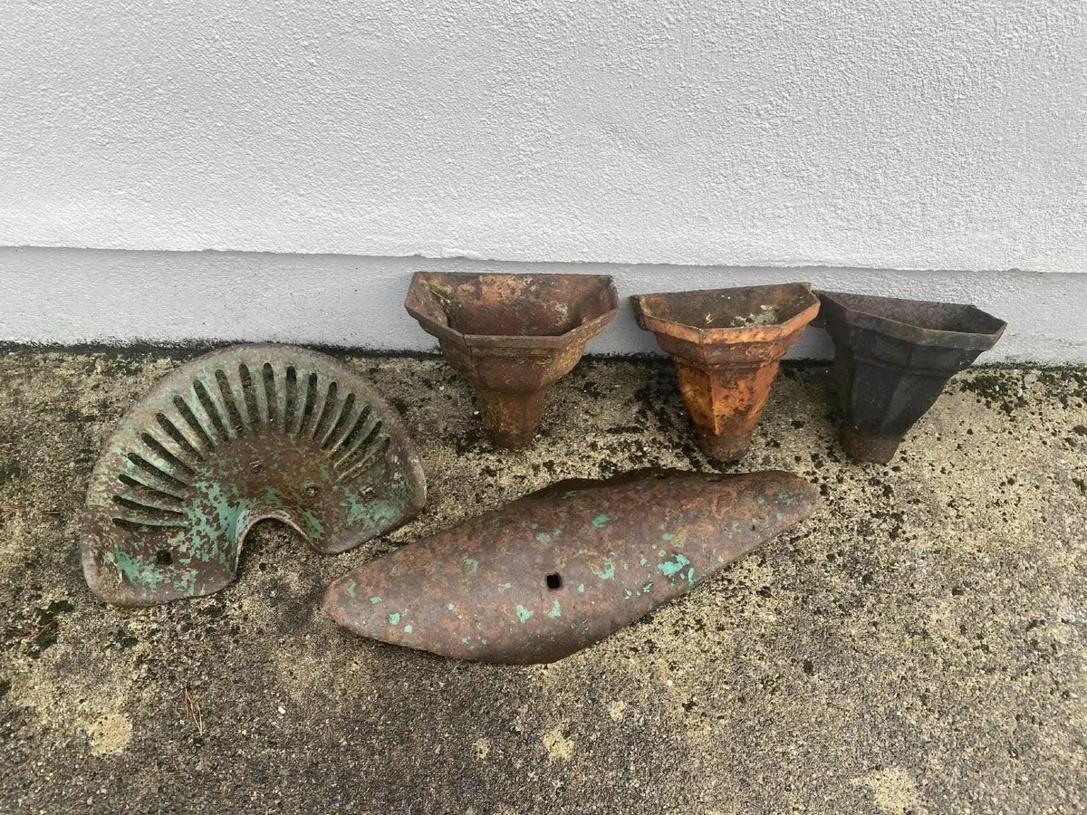 Cast Iron collection - Image 1