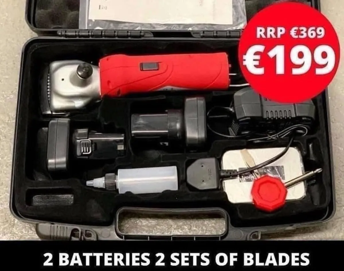 CORDLESS CLIPPERS 2 SETS BLADES 2 BATTERIES €199