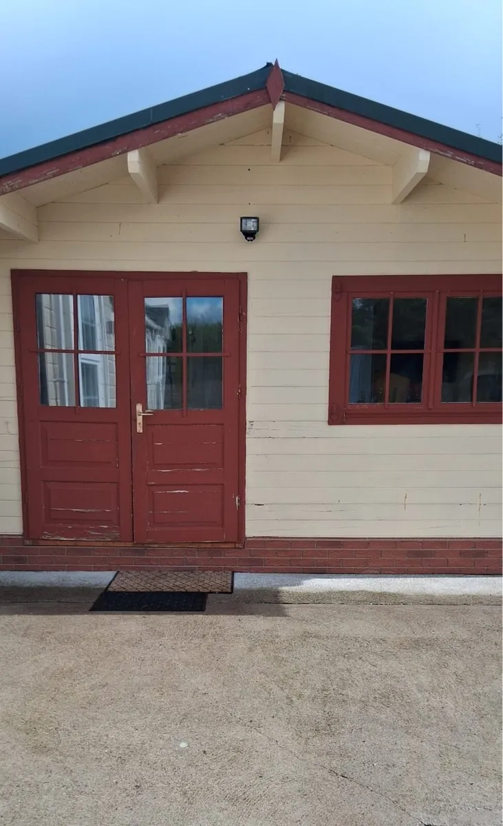 LOG CABIN. - Image 2