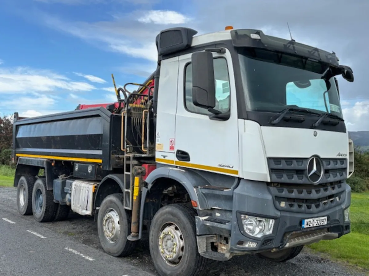 2014 MERCEDES 3240 8X4 HUB-REDUCTION TIPPER GRAB - Image 1