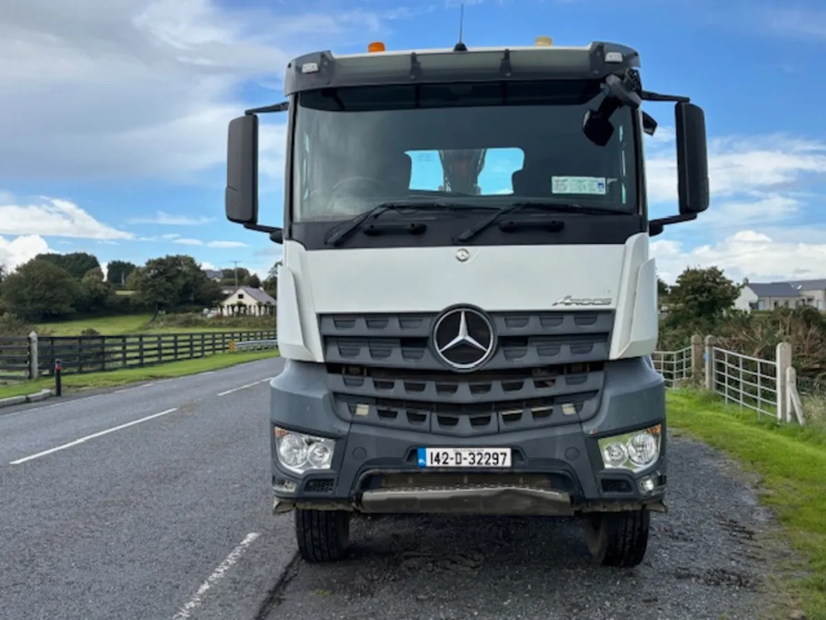 2014 MERCEDES 3240 8X4 HUB-REDUCTION TIPPER GRAB - Image 2