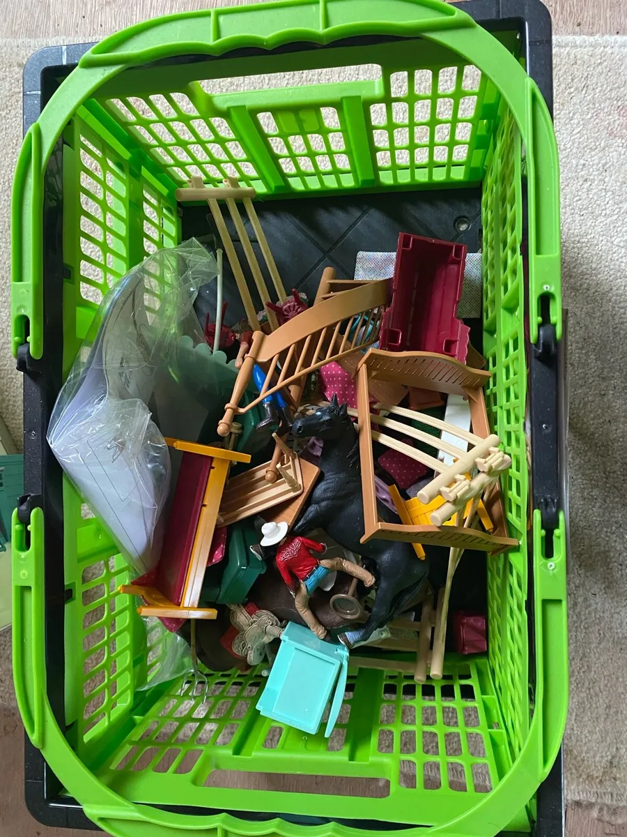 Horse house - Image 2