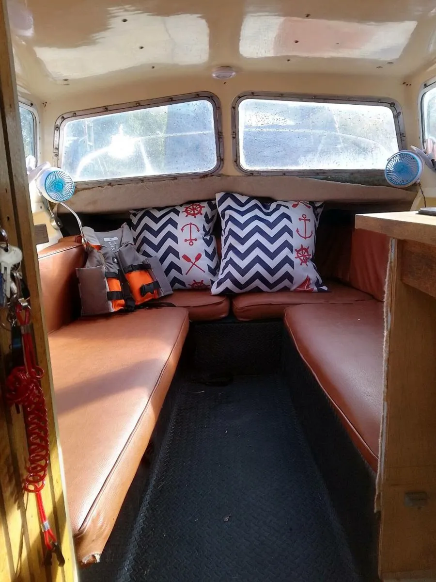 22ft Norman Freeman cabin cruiser & trailer - Image 3