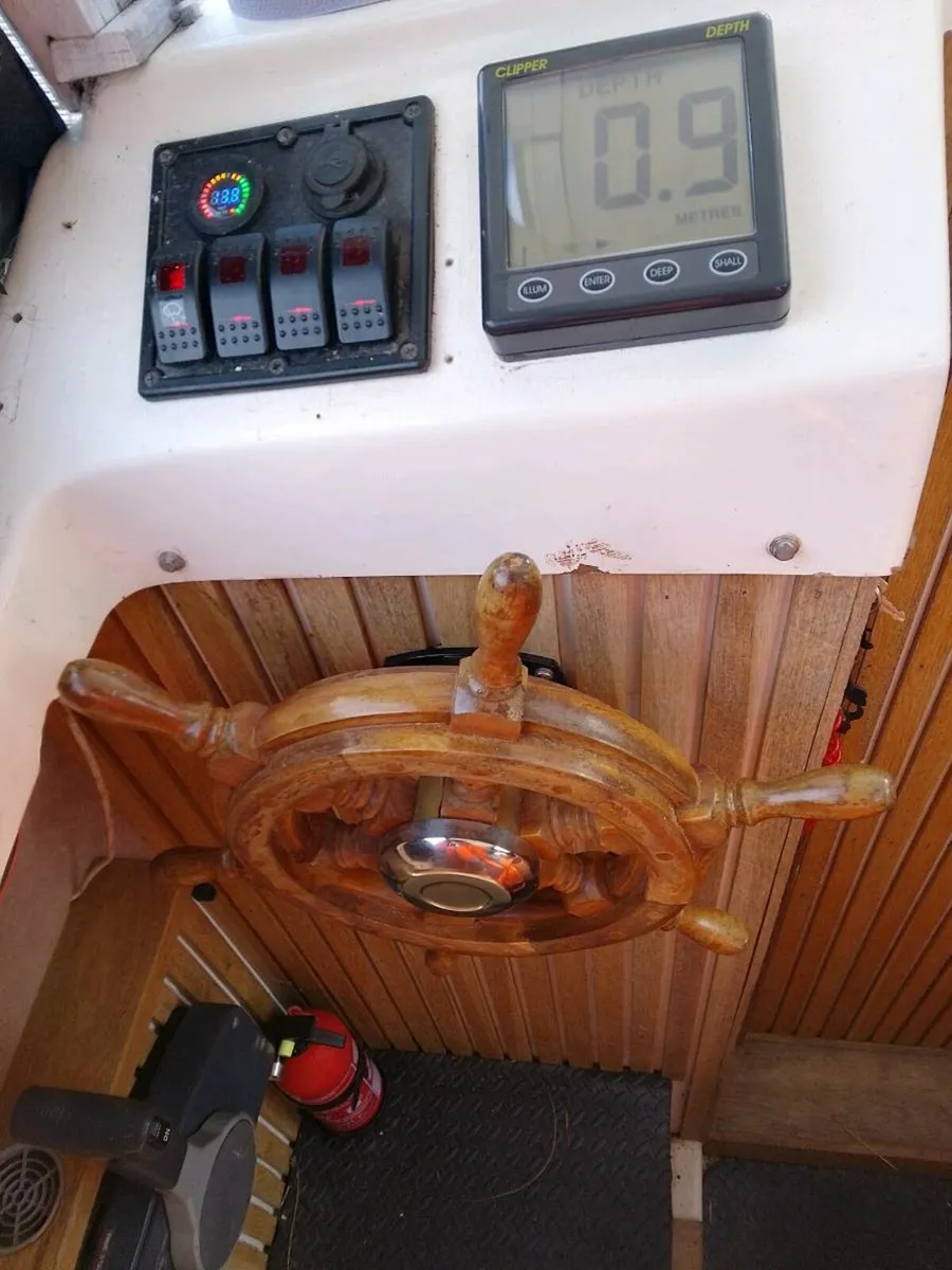 22ft Norman Freeman cabin cruiser & trailer - Image 4