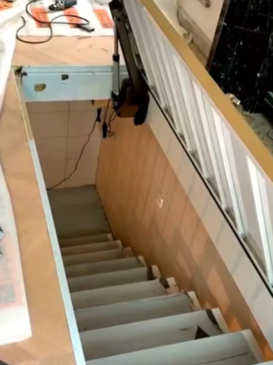 1 x Hydraulic  Remote Control Hinge Flap - Image 4