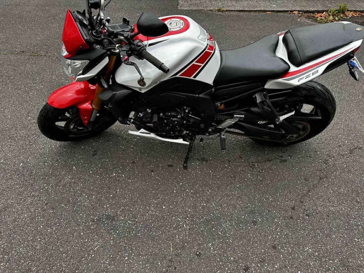YAMAHA fz8 2013 - Image 2