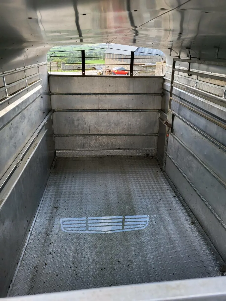 Cattle trailer - Image 1