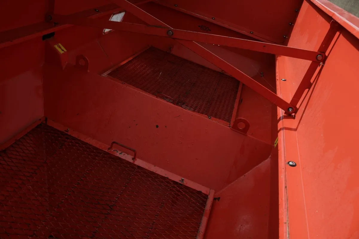 kuhn  b1210 fertiliser sower - Image 3