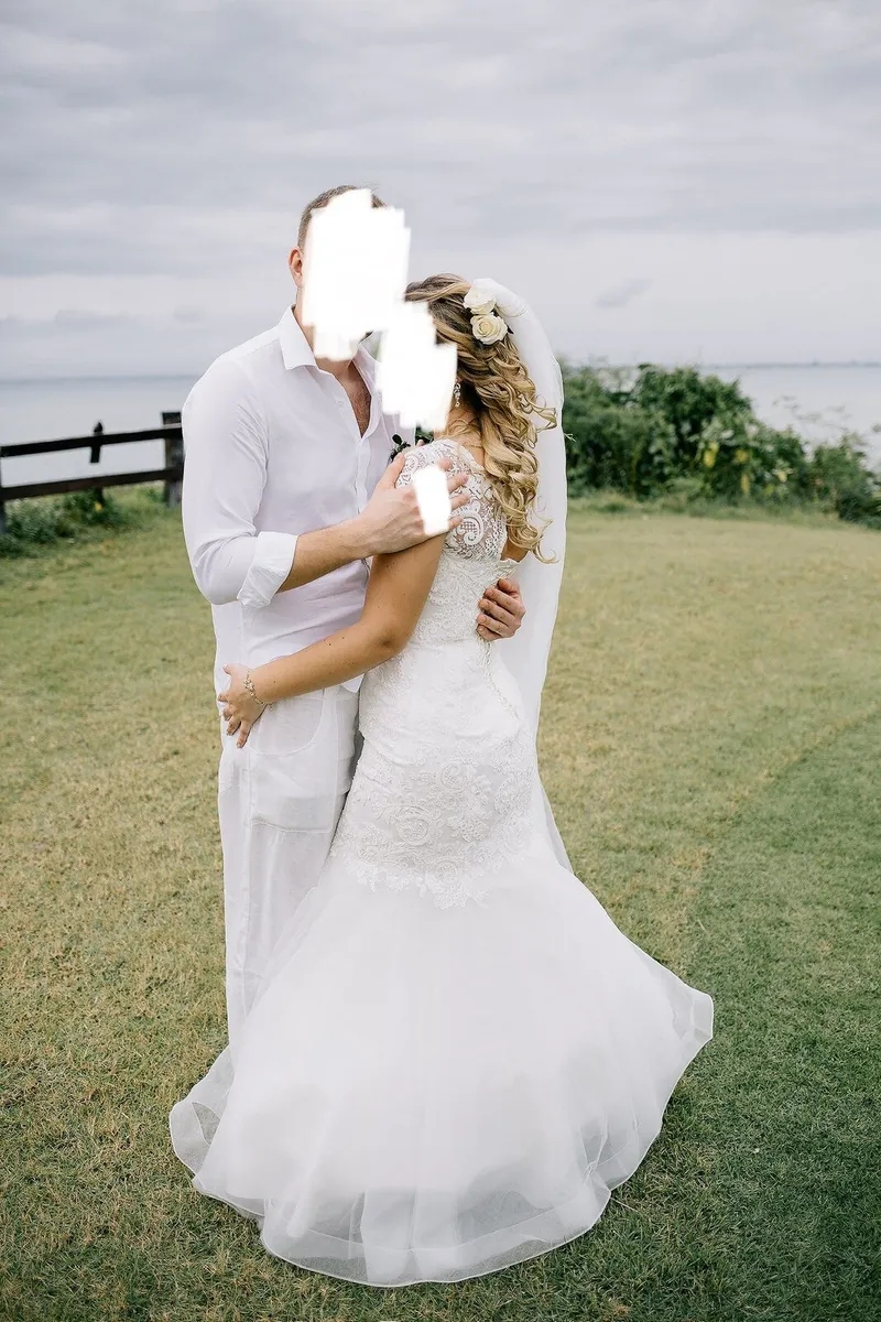 Stunning Mermaid Wedding Dress + Veil + Petticoat - Image 3