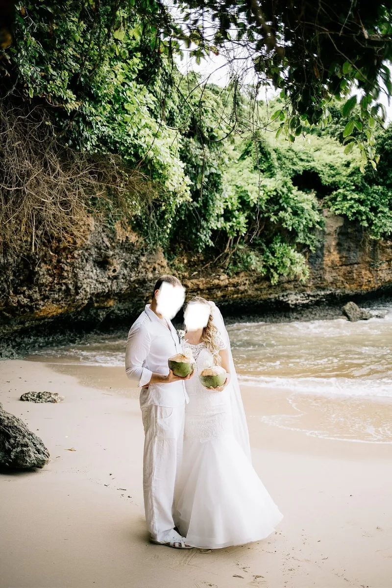 Stunning Mermaid Wedding Dress + Veil + Petticoat - Image 4