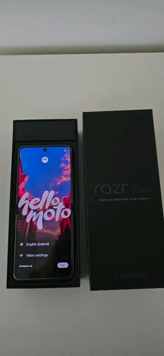 Motorola razr 50 ultra Flip - Image 1