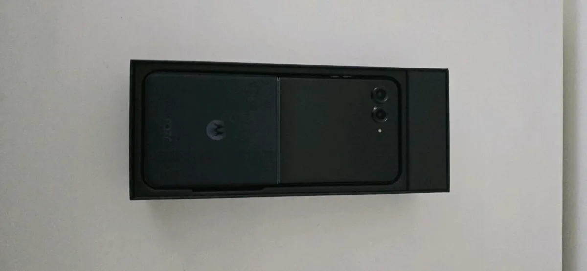 Motorola razr 50 ultra Flip - Image 2