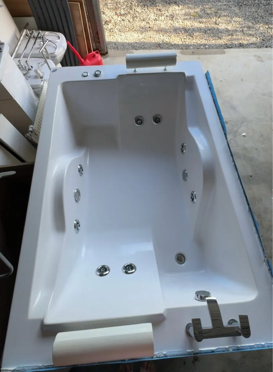 Vogue Jacuzzi 2 person bath - Image 1