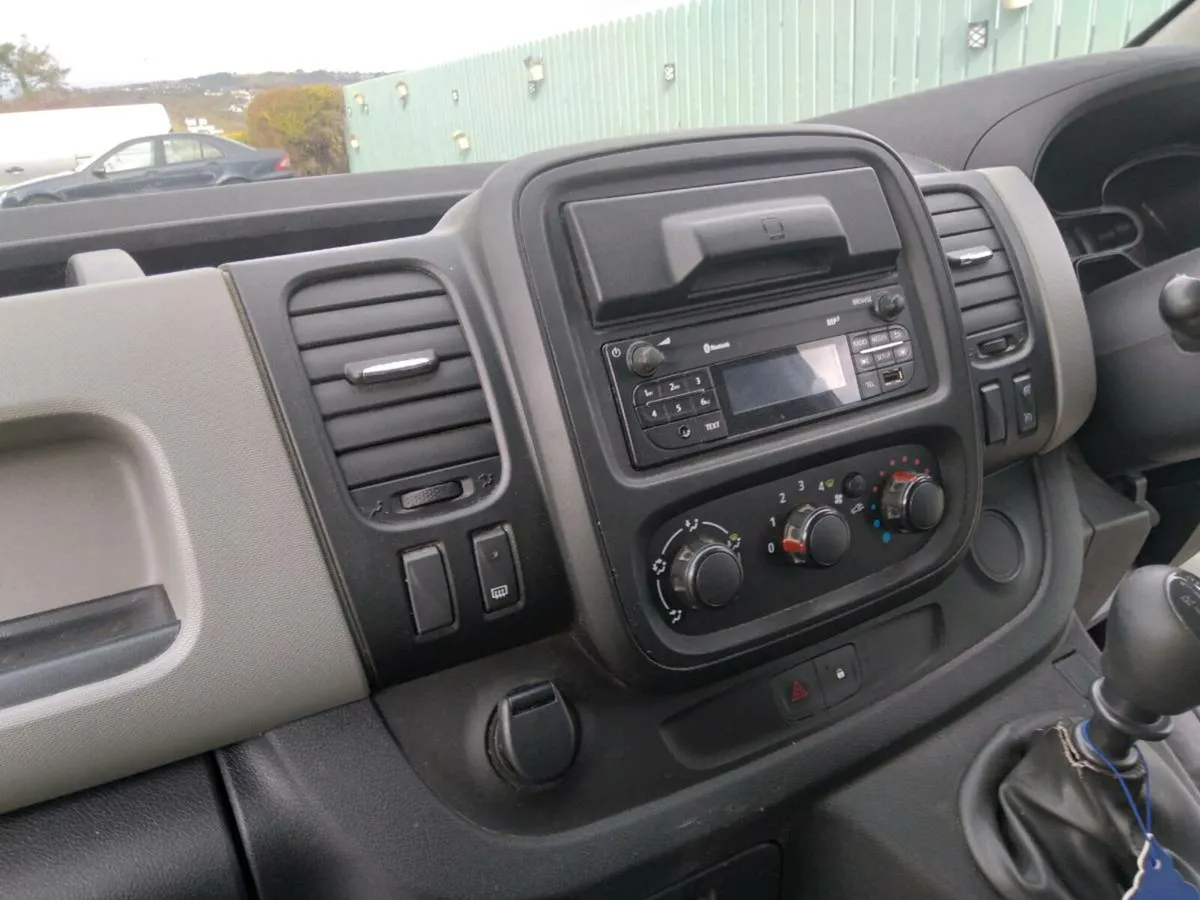 Nissan NV300 - Image 4