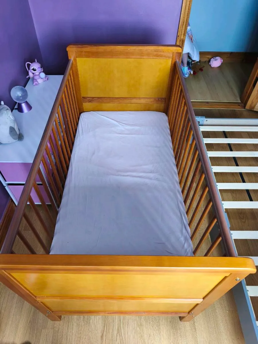Baby elegance cot and mattress - Image 1