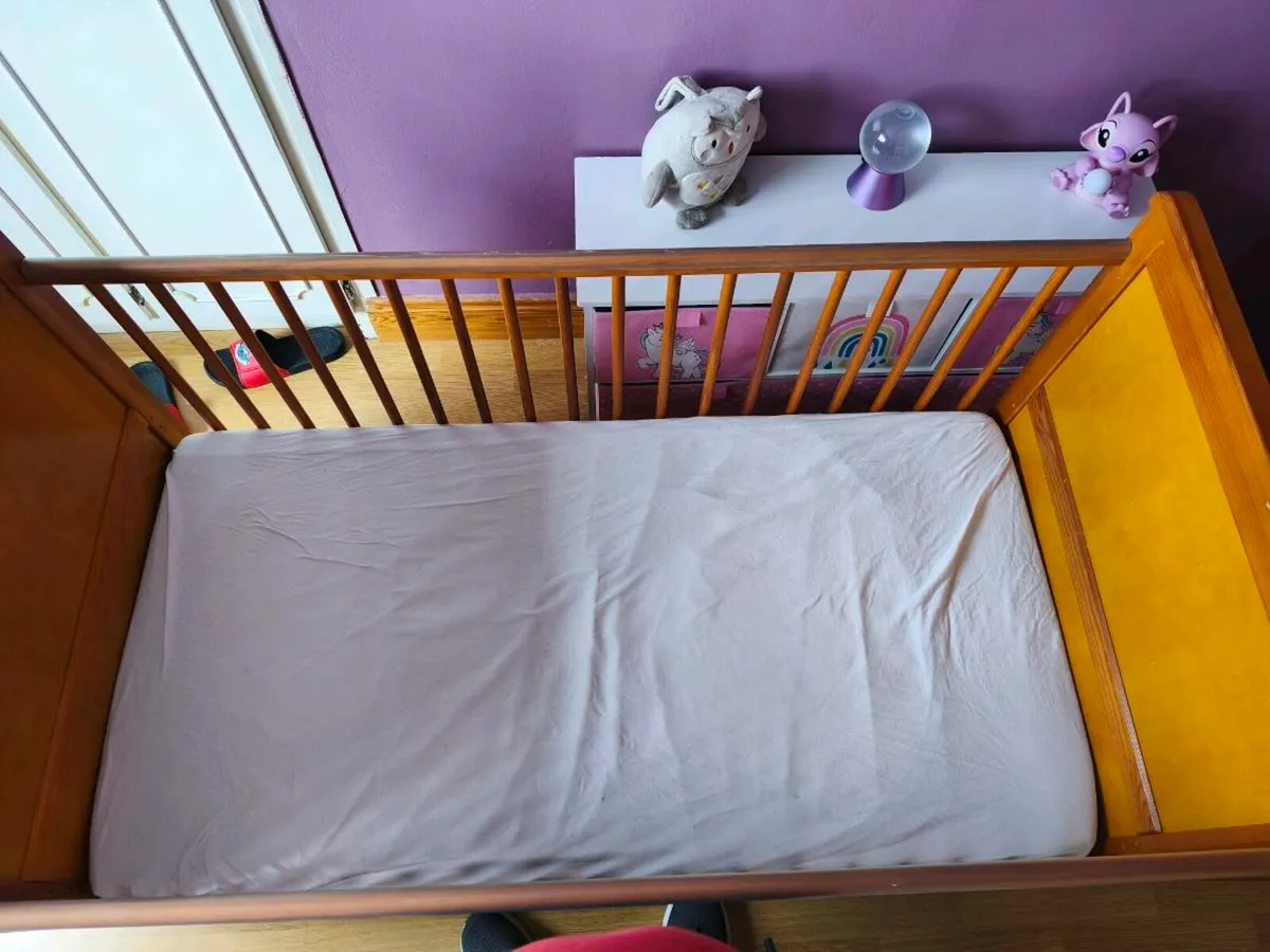 Baby elegance cot and mattress - Image 2