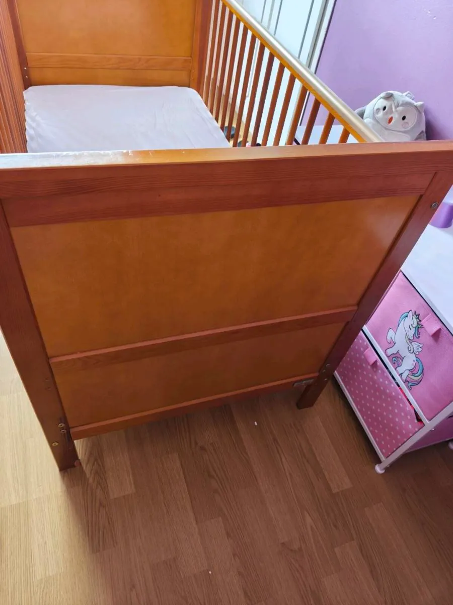 Baby elegance cot and mattress - Image 3