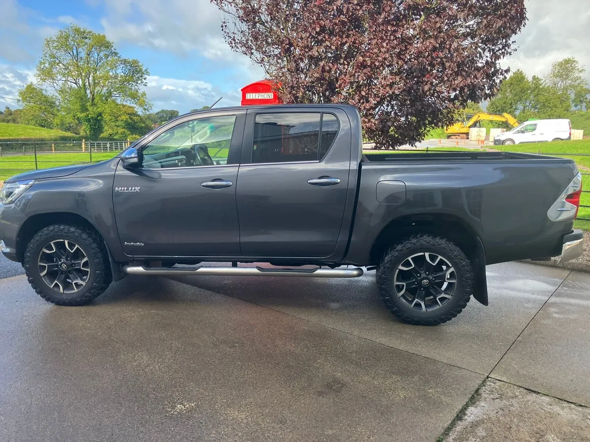 2017 Toyota Hilux - Image 3