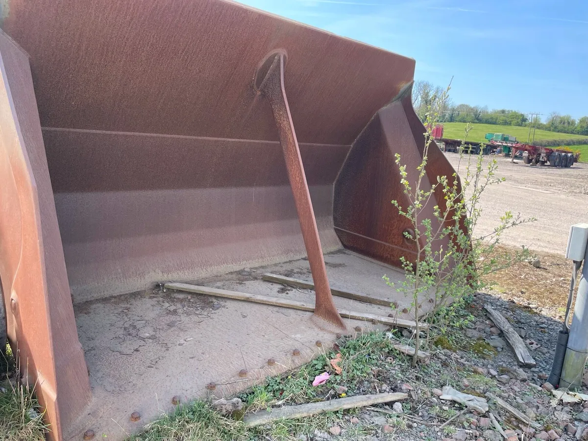 Loading shovel bucket hi tip - Image 1