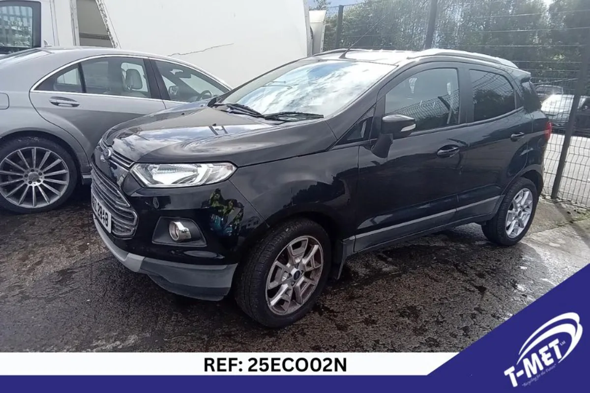 2017 FORD ECO SPORT BREAKING FOR PARTS - Image 1