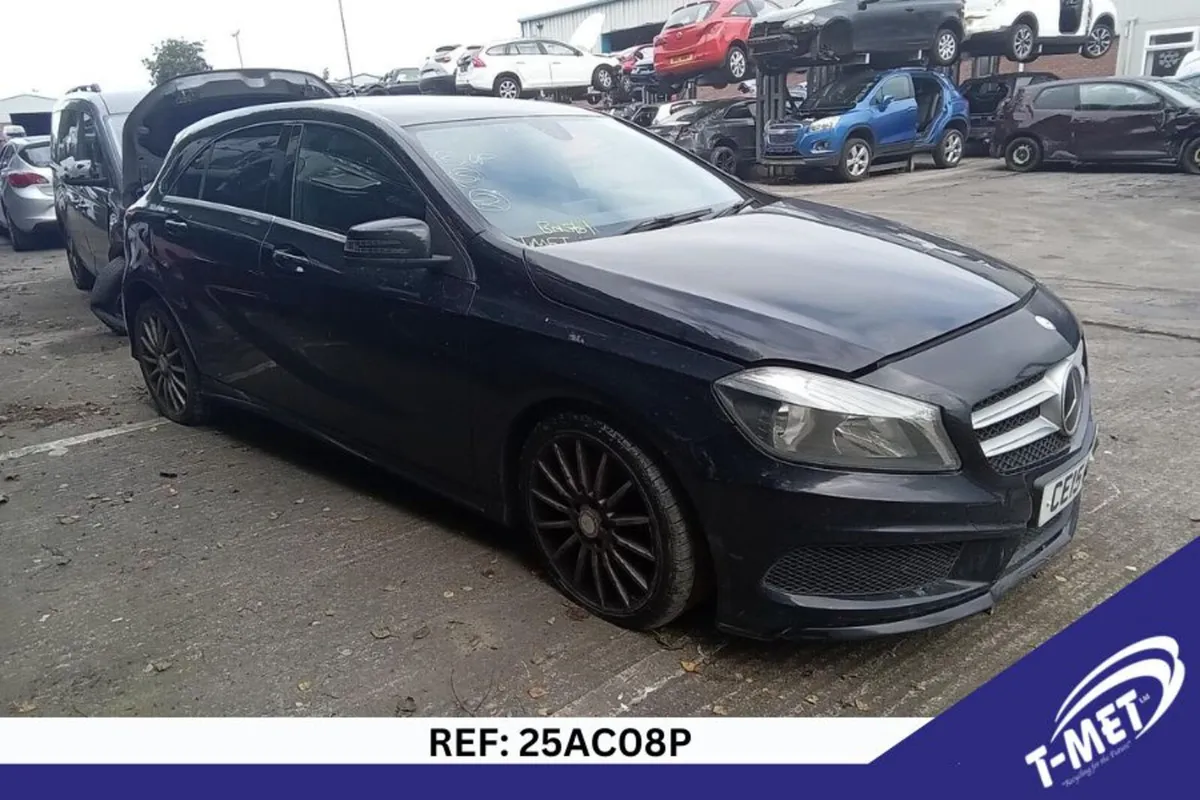 2015 MERCEDES A-CLASS BREAKING FOR PARTS - Image 1
