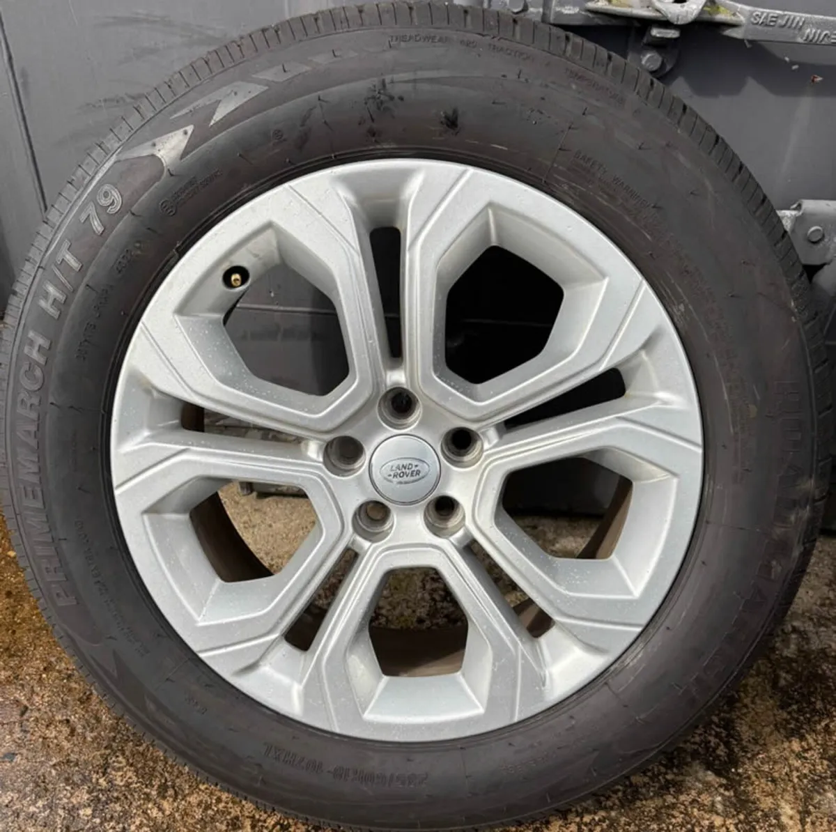 18" GENUINE RANGE ROVER EVOQUE Alloy Wheels & Tyre - Image 4