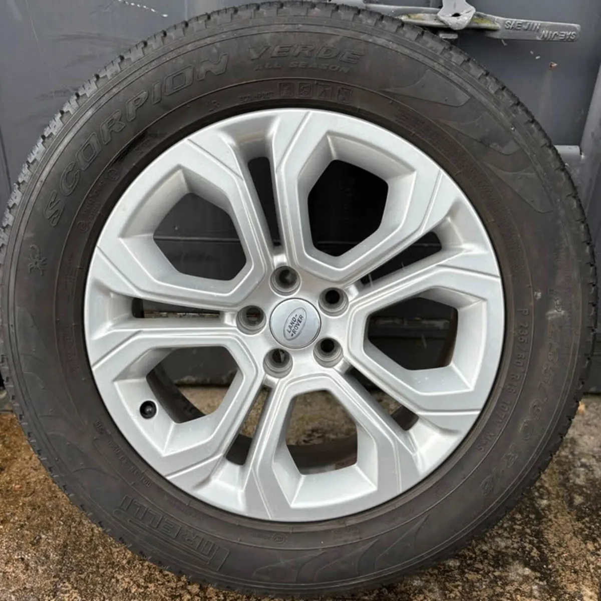 18" GENUINE RANGE ROVER EVOQUE Alloy Wheels & Tyre - Image 2