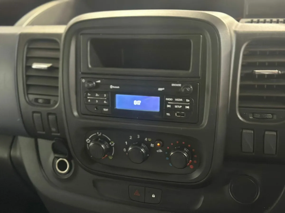 Vauxhall Vivaro 2015 - Image 4