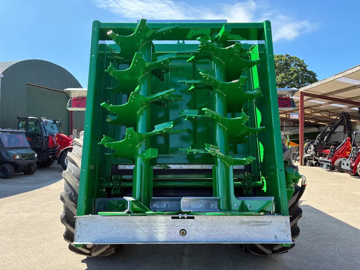 CONOR MX10000 REAR DISCHARGE SPREADER - Image 3