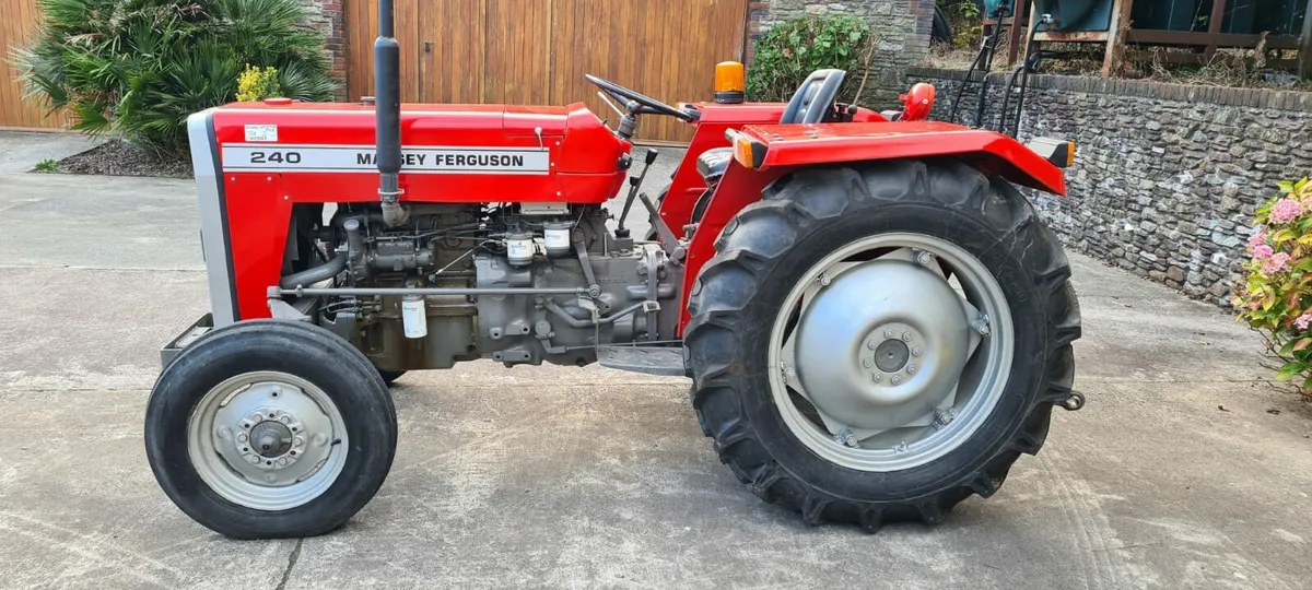 Massey 240 - Image 4