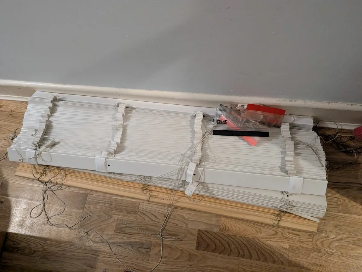 3 sets of Venetian blinds