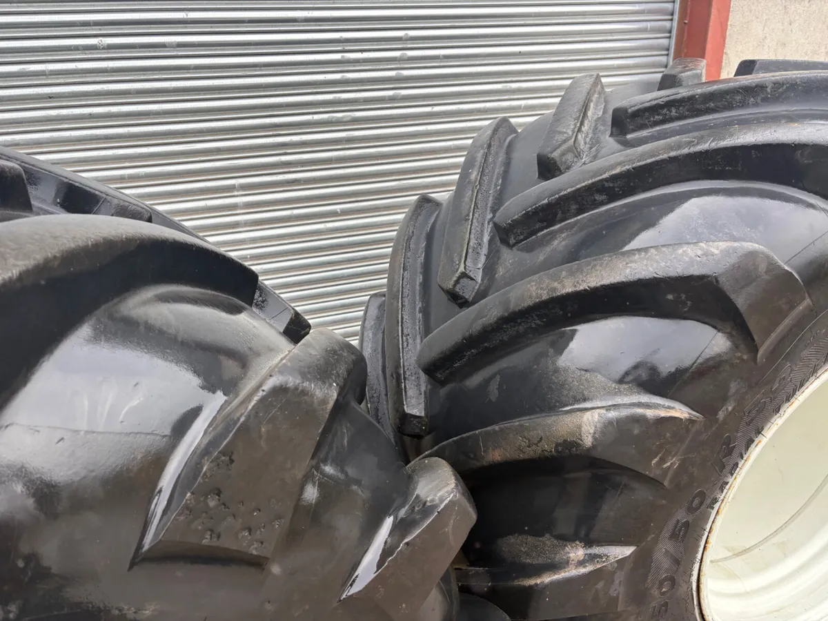 1050/32 Michelins - Image 3