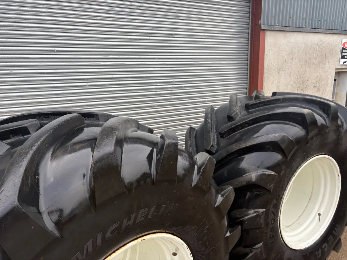 1050/32 Michelins - Image 4